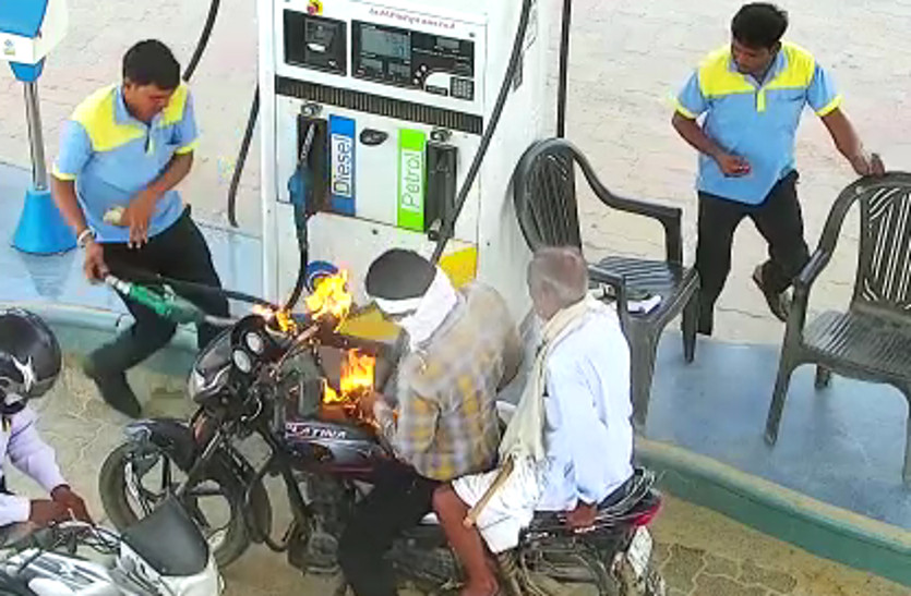 bike catches fire at petrol pump in jhunjhunu