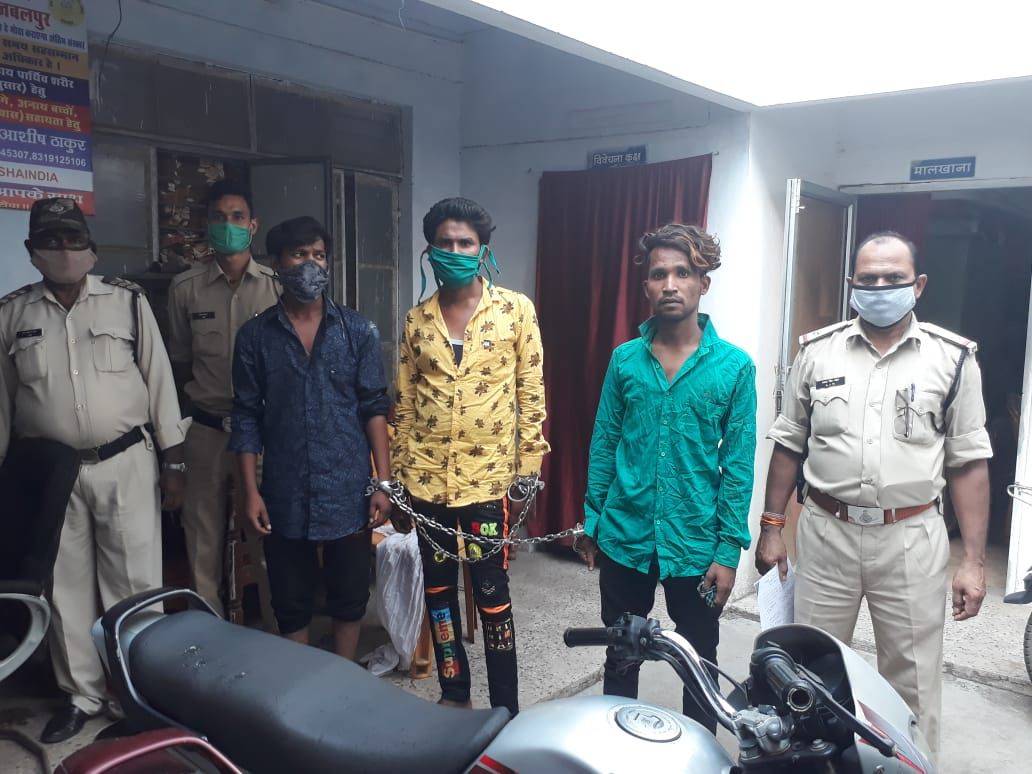 Loot revealed in Madan Mahal, three arrested
