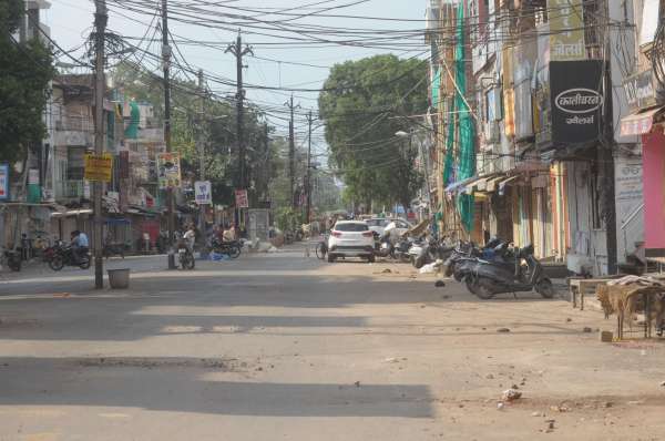  मुरार सदर बाजार में छाया सन्नाटा