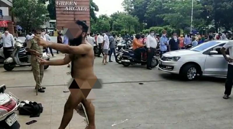covid 19 : सूरत में युवक ने सडक़ पर नग्न होकर किया हंगामा