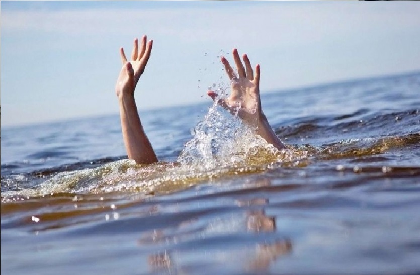 नहाते समय तालाब में डूबने से तीन बच्चों की मौत, परिजनों में मचा कोहराम