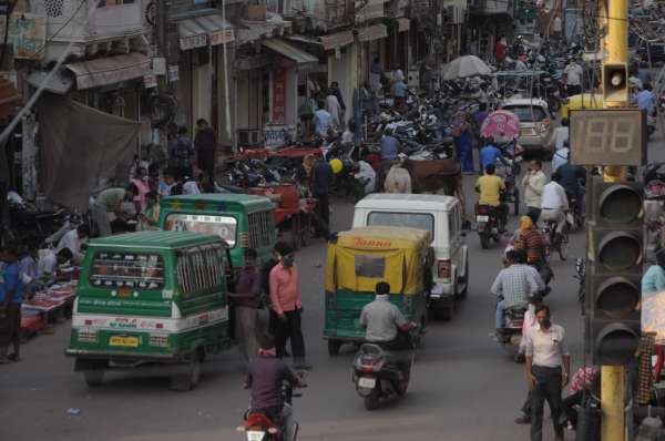 गवालियर सराफा बाजार में लोग नहीं कर रहे सोशल डिस्टेंसिंग का पालन लग रहा जाम