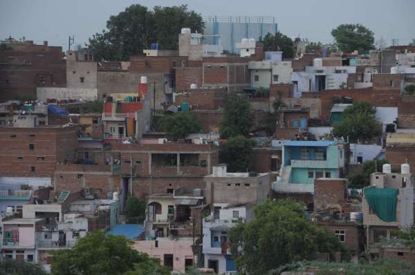 नहर वाली माता पहाड़ी पर लोगों ने किया अतिक्रमण बनाए मकान