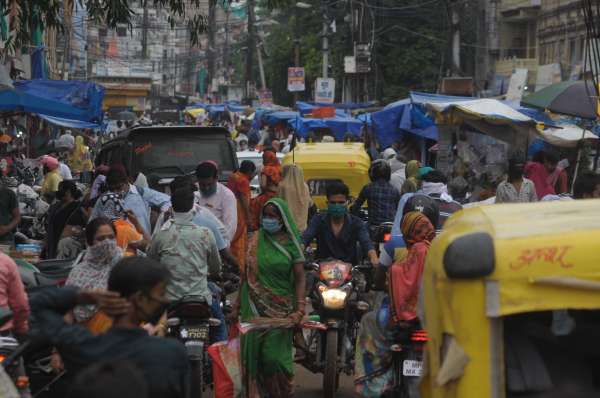 दौलतगंज मार्ग पर लगा जाम