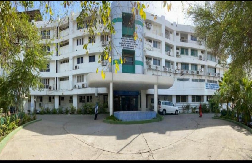 किडनी अस्पताल में सैकड़ों अनजान लोगों के बीच बन गए खून से भी मजबूत रिश्ते