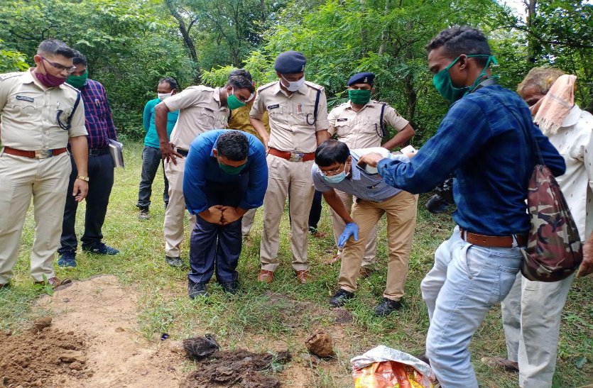 बालोद जंगल में महिला की हत्या कर शव दफनाया, नोंच-नोंचकर डेड बॉडी खा गए जानवर, पुलिस को मिला केवल कंकाल