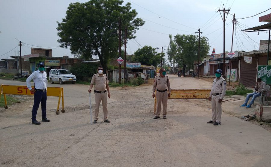 Police strict during lockdown in Singrauli, silence on road