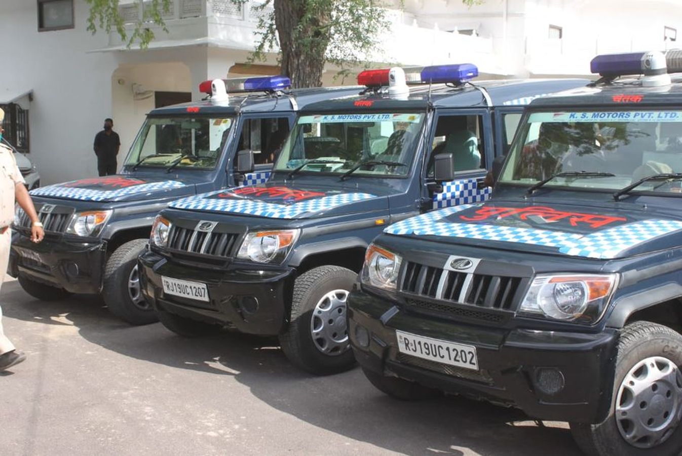 बीस चेतक वाहनों पर लगे पीटीजेड कैमरे