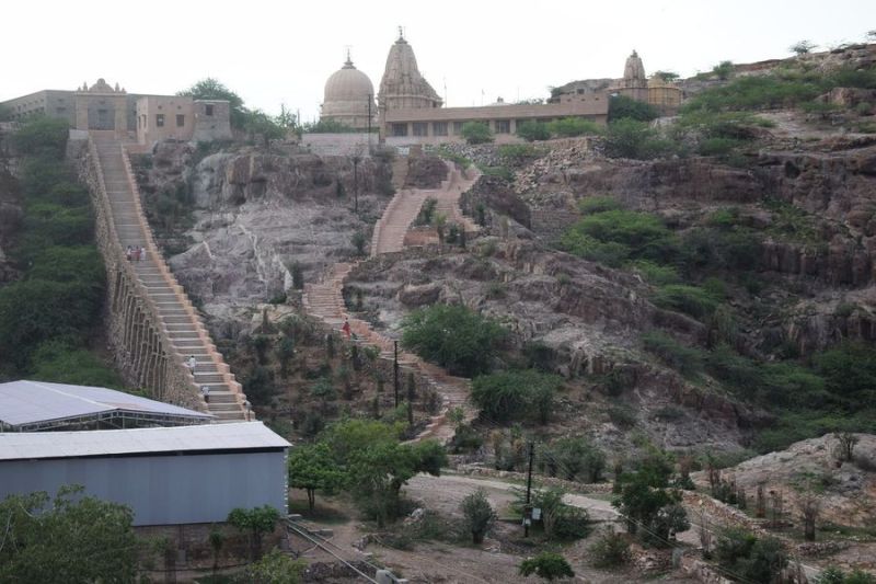 दादा दरबार सिद्धनाथ धाम में विराजे है सिद्धेश्वर महादेव