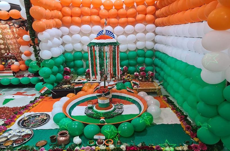 Tricolor makeup on Shivling in bhilwara