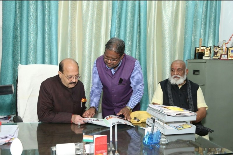 अमरसिंह की उदयपुर यात्रा की एक तस्वीर।