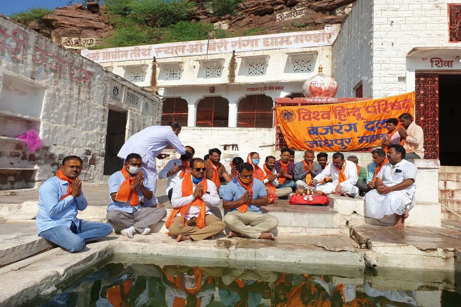 गंगा के साक्षात अवतरण के बीच विराजे है बेरेश्वर महादेव