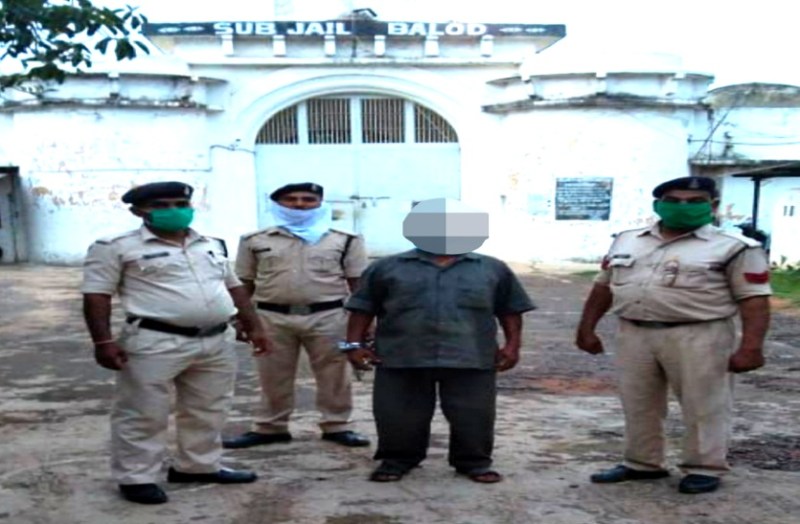 बालोद में पांच छोटी बच्चियों से 65 साल के बुजुर्ग ने किया बलात्कार, दर्द से चीखने लगी मासूम तब सच्चाई जानकर उड़े परिजनों के होश