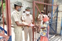 जेल में बंद भाइयों को राखी नहीं बंाध सकी बहनें