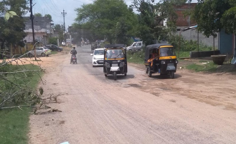 कलक्टर ने आज से 3 दिन के लॉकडाउन का जारी किया आदेश, पहले ही दिन नगर में नियमों की उड़ती रहीं धज्जियां