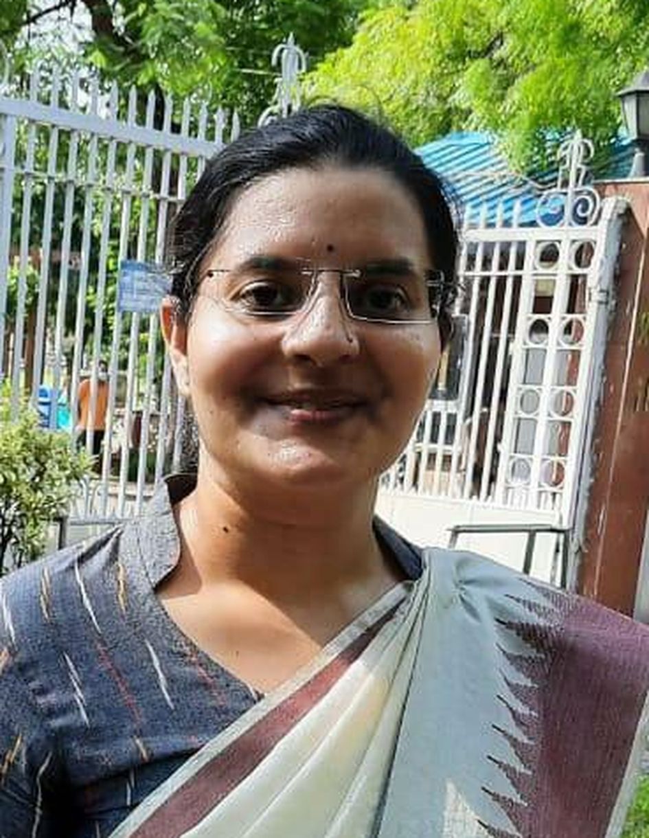 गणित में कम अंक आने पर रिपोर्ट कार्ड में खुद हस्ताक्षर करने वाली मूमल अब आईएएस