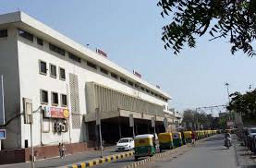 Ahmedabad railway station पर ट्रेनों के प्लेटफॉर्म में बदलाव