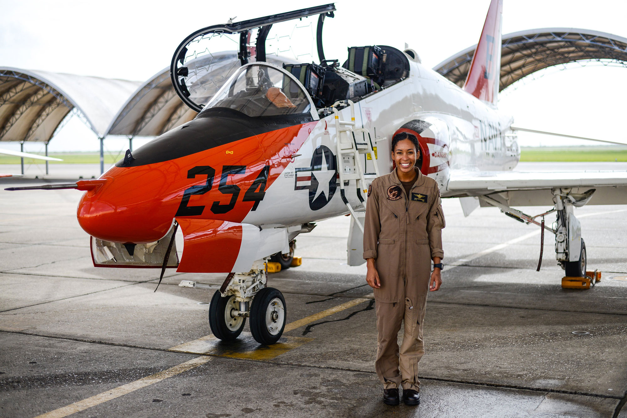 ये हैं अमरीका की पहली अश्वेत महिला नौसेना लड़ाकू पायलट