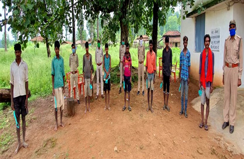 बिजली के तार से करंट देकर भोरमदेव अभयारण्य में बायसन का शिकार करने वाले नौ बैगा आदिवासी गिरफ्तार