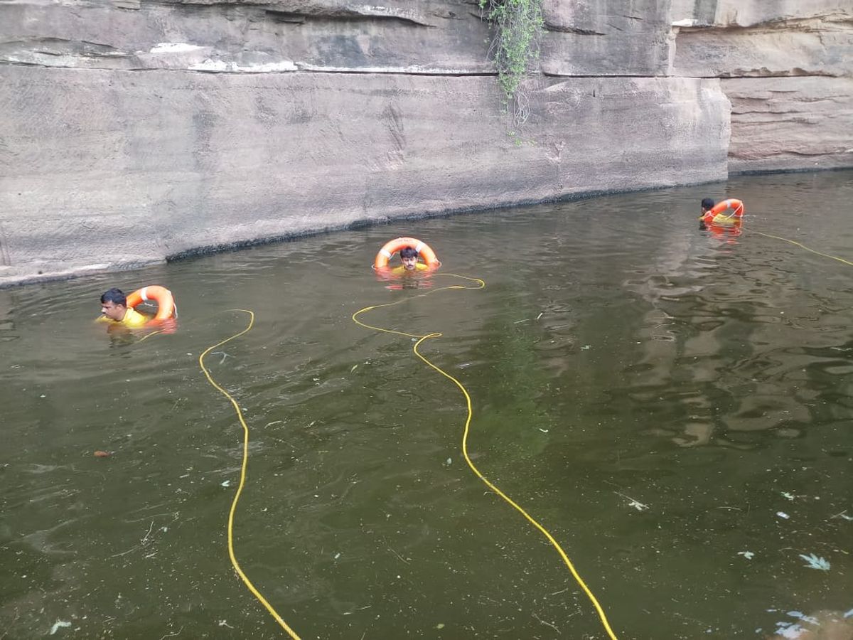 घर देरी से आने पर डांटा तो छात्र नाडी में डूबा