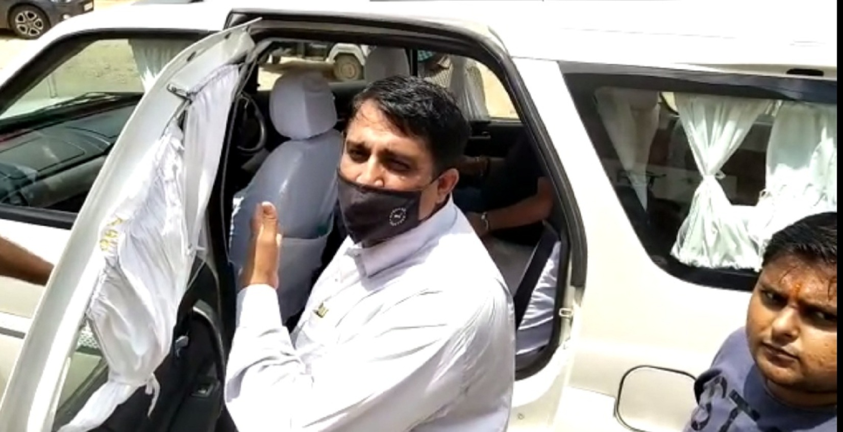 Video: मंत्री की तबीयत हुई नासाज, विधायक को ले जाना पड़ा अस्पताल