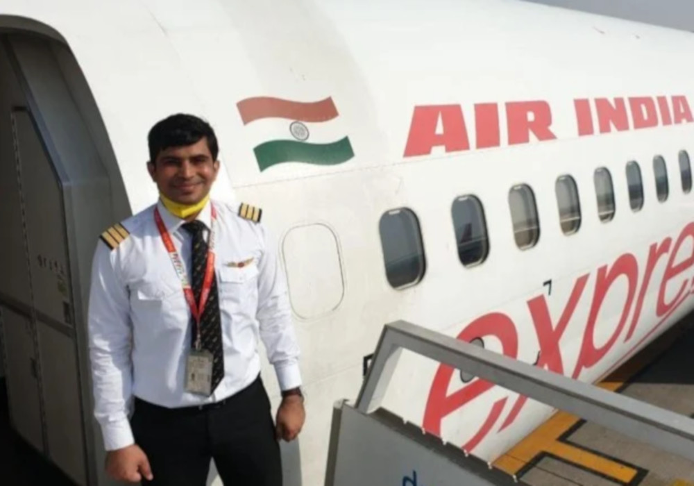 केरल विमान हादसे में मथुरा के पायलट अखिलेश शर्मा की मृत्यु, परिजनों का बुरा हाल