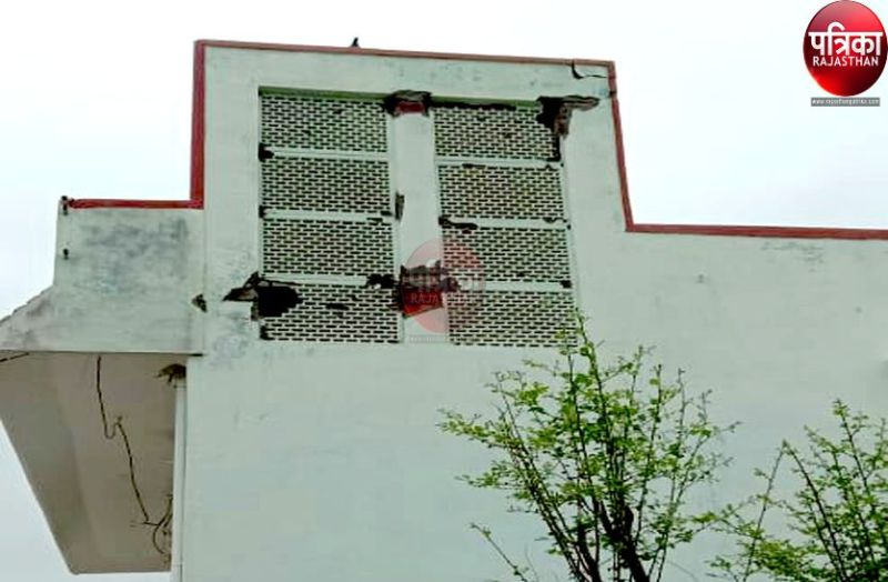 मकान पर गिरी आकाशीय बिजली, मची अफरा-तफरी