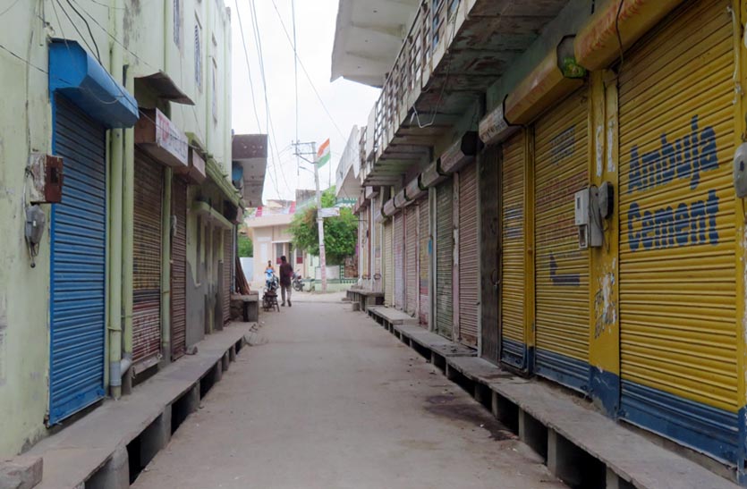Corona virus: प्रशासन ने नहीं ली सुध, डर से दुकानें बंद कर घर रवाना हुए दुकानदार