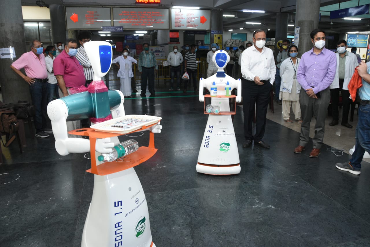 Surat News : रोबॉट कोरोना मरीजों को पहुंचाएंगे दवाई और खाना