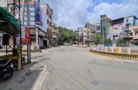 Market closed due to lockdown, people on the streets in bhilwara
