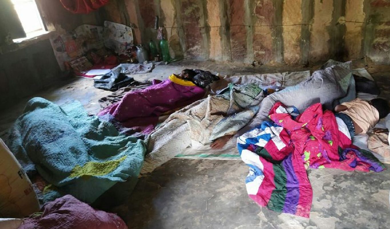 झोपड़े में मृत मिले पाक विस्थापित परिवार के 11 सदस्य, मृतकों की देखें सूची...