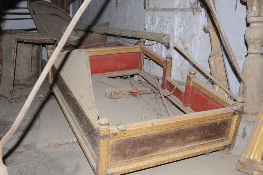 ठाकुरजी के मंदिरों के प्राचीन झूले दुर्दशा के शिकार