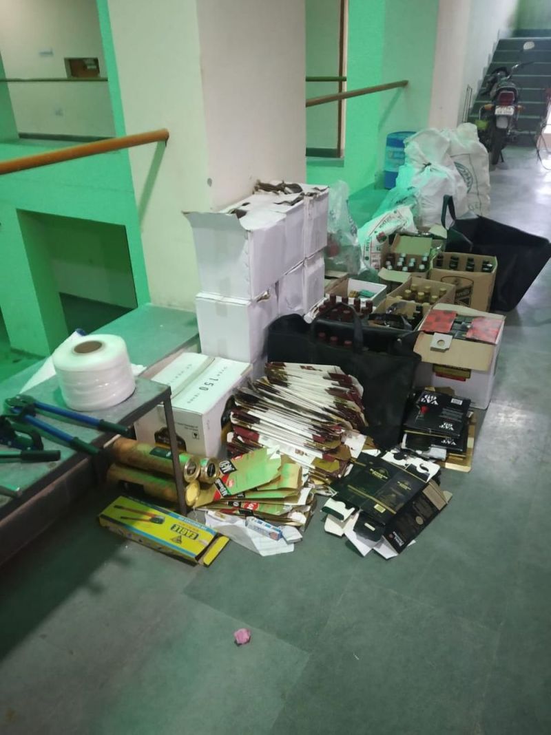 ब्राण्डेड बोतलों में हल्की शराब भरने की फैक्ट्री पकड़ी