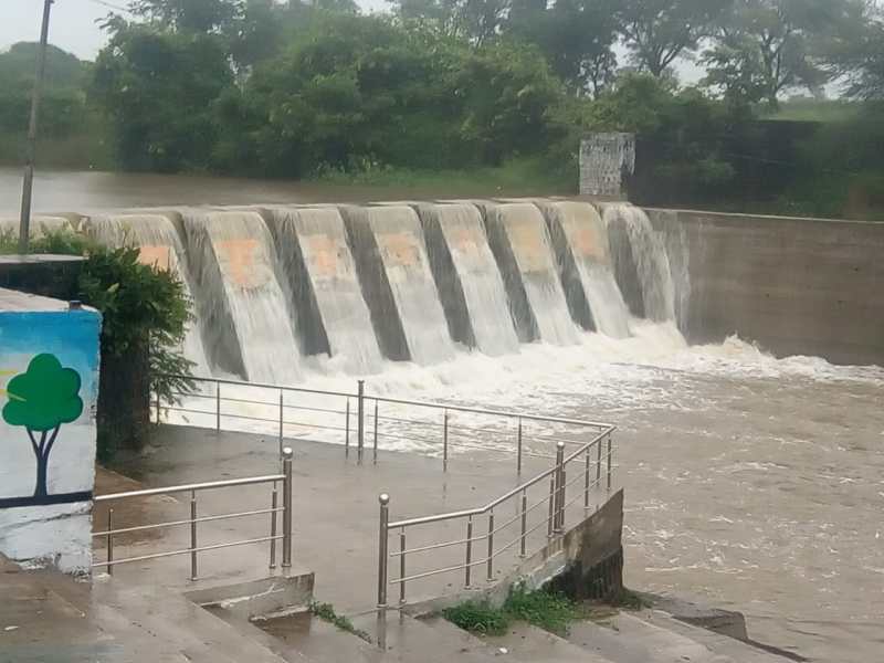 सतपुड़ा जलाशय के तीन गेट खुले