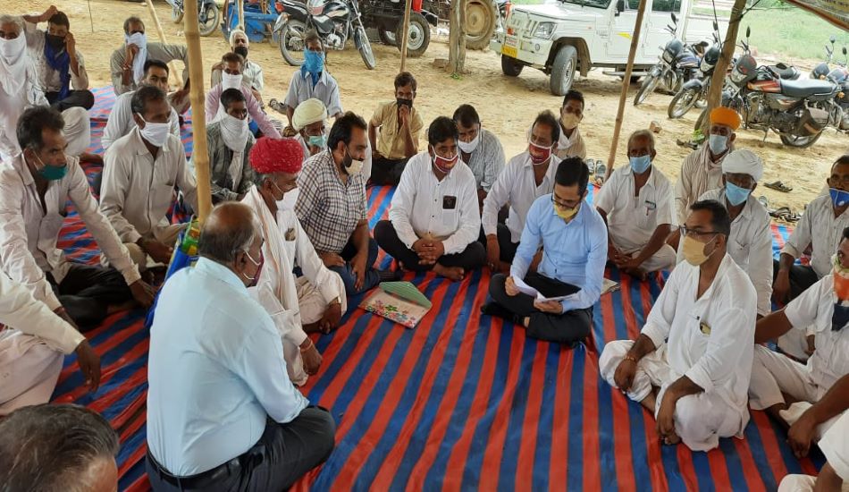 FARMERS AGITATION----सातवें दिन किसानों को वार्ता का न्यौता देने आए एडीएम
