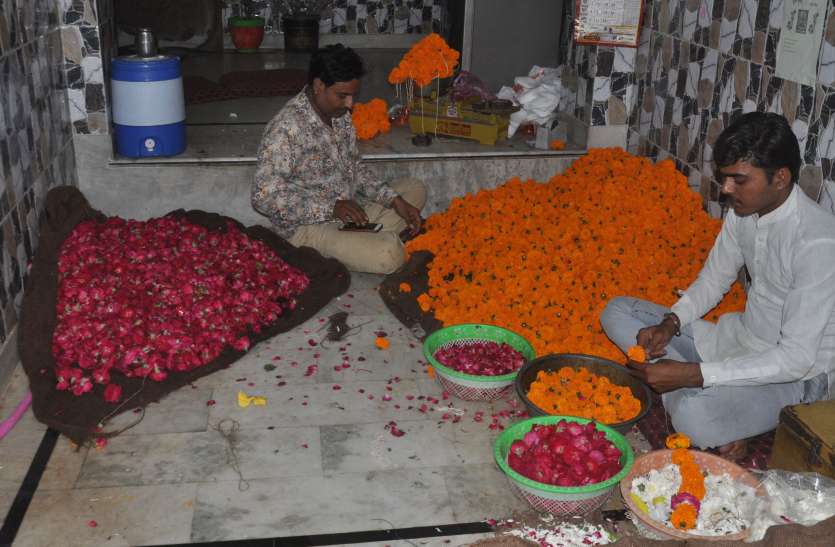 उदयपुर : भगवान को अर्पित फूल मालाओं से बनेगी अगरबत्ती