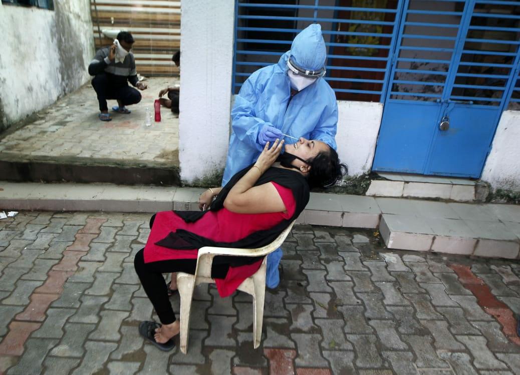 Gujarat: गुजरात में एक दिन में कोरोना के 1056 नए मरीज, 20 मौत, संक्रमितों की संख्या 72 हजार पार