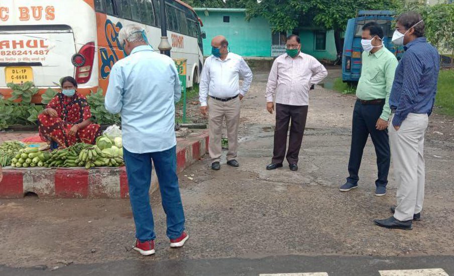 Singrauli Collector and SP inspected in vegetable market