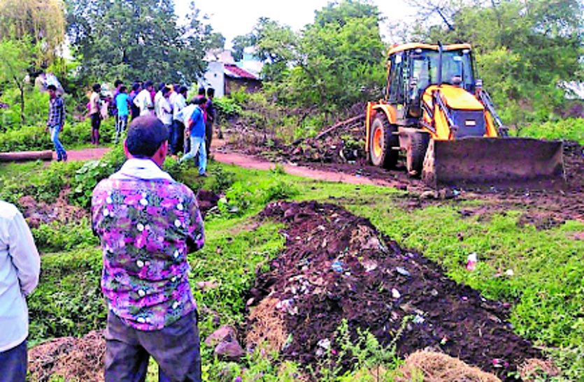 Campaign to remove encroachment in Barabaspur, JCB on encroachment with the initiative of Panchayat ...