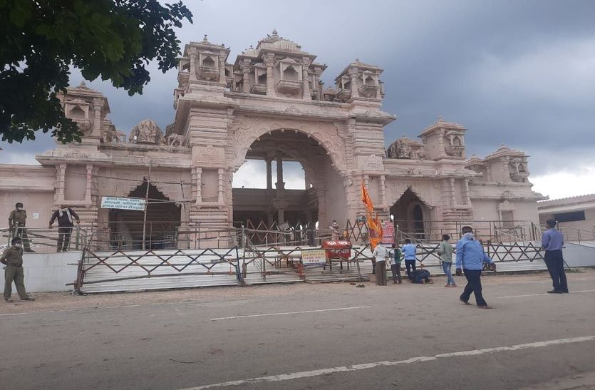 सांवलियाजी मंदिर के सिंहद्वार पर पुलिस, चौराहों पर किस लिए पसरा सन्नाटा