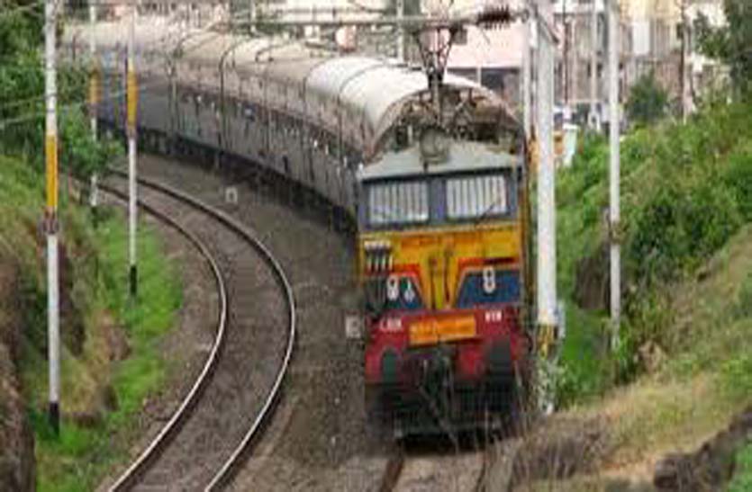 पश्चिम बंगाल में लॉक डाउन से रेल सेवाएं रद्द