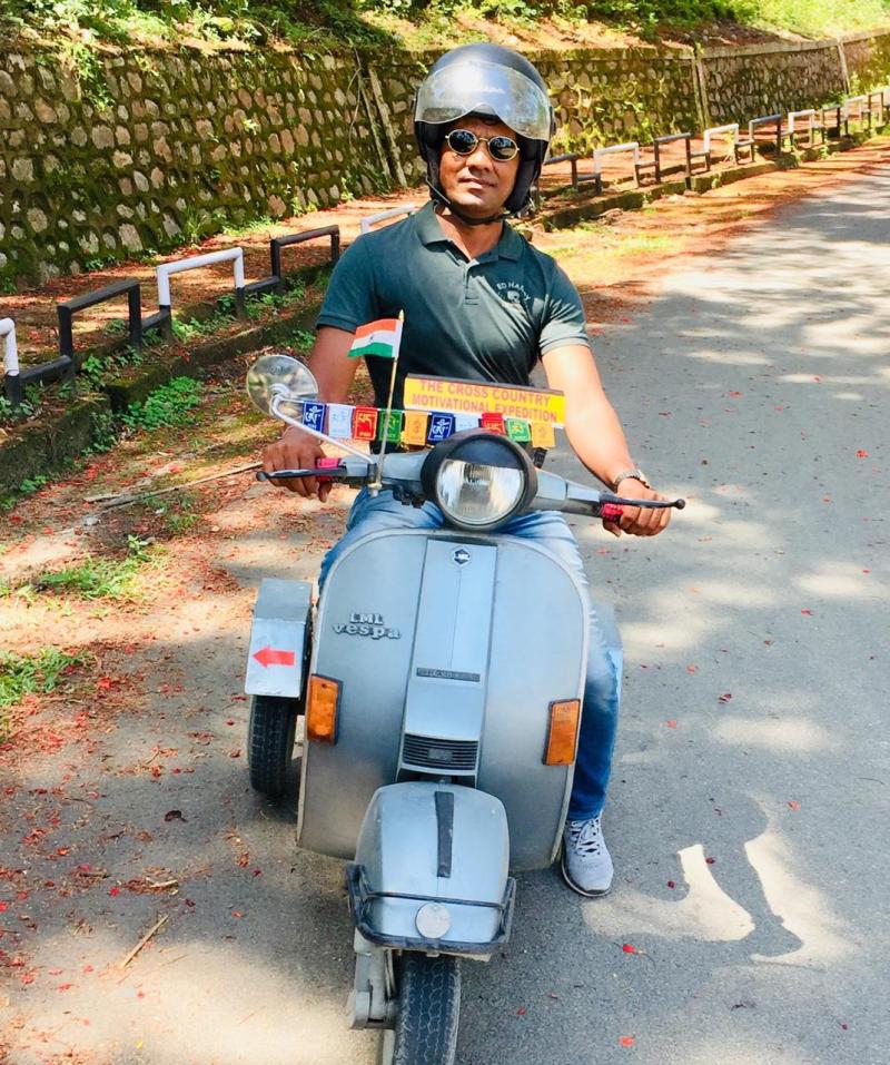 INDIA BOOK RECORD--ट्राई स्कूटर से 13 दिन में किया 2900 किमी का सफर -