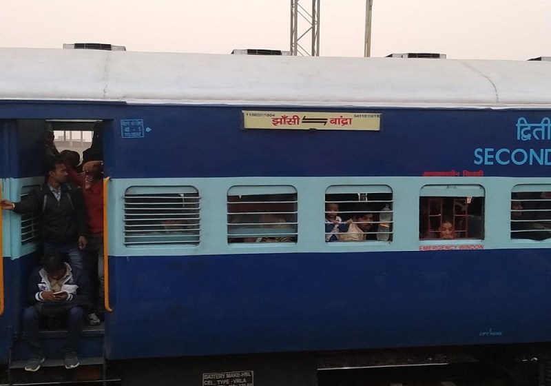 झांसी-बांद्रा एक्सप्रेस को सप्ताह में दो दिन के लिए मिला सुपरफास्ट का दर्जा, यात्रियों को मिलेगी राहत