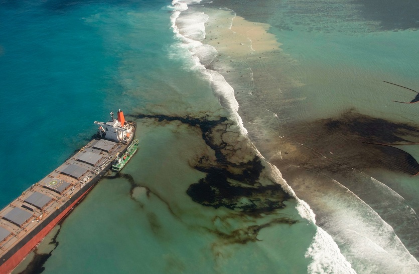 जानिए, समंदर में तेल का रिसाव होने पर कैसे की जाती है सफाई ?