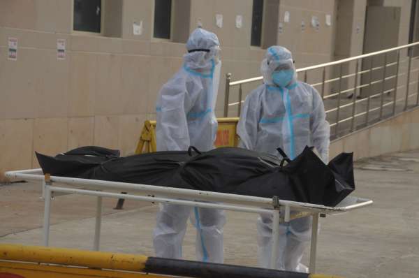 पीपी क्रिट में बांधकर दाह संस्कार के लिए भे…