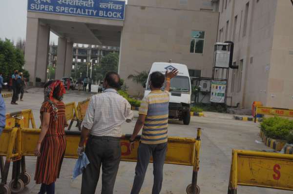 परिजनों ने किया अस्पताल परिसर में हंगामा