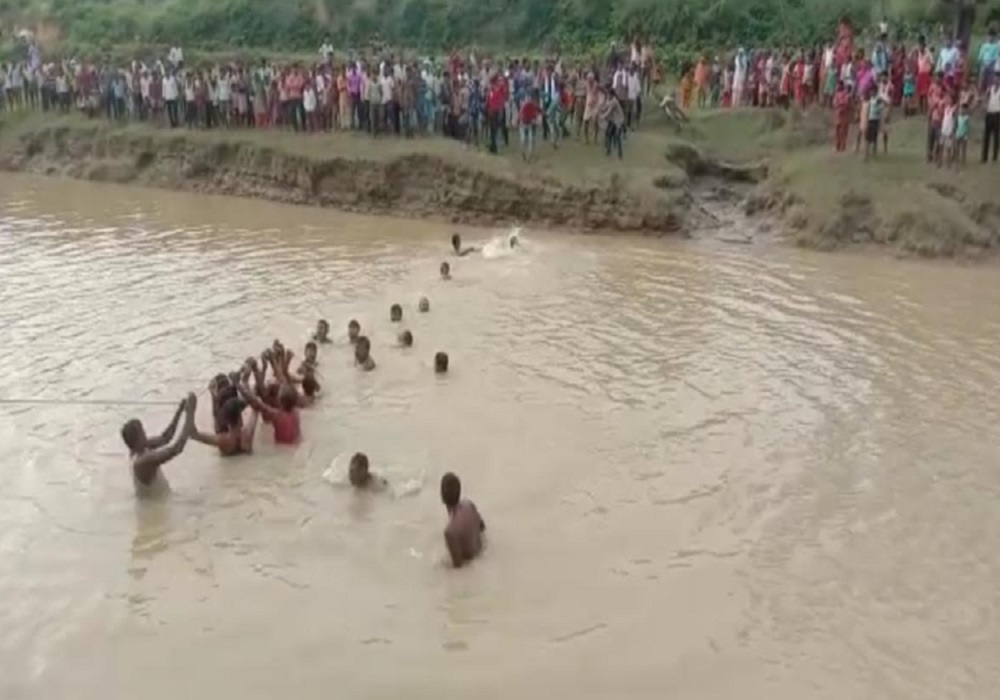 तेज बहाव के कारण नहर में डूबने से दो युवकों की मौत, एक को ग्रामीणों ने बचाया