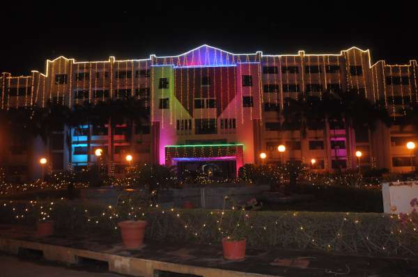 स्वतंत्रता दिवस की पूर्व संध्या पर की गई ऑडिट भवन पर मनोरम विद्युत सजावट