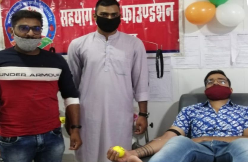 Blood donors showed enthusiasm on Independence Day in bhilwara