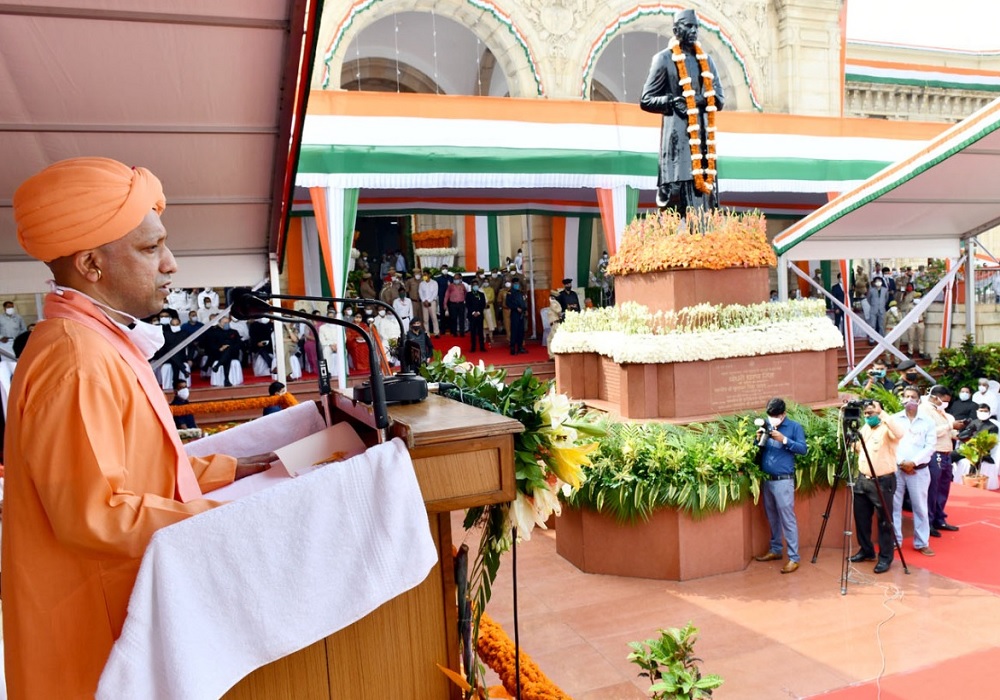Independence Day Uttar Pradesh : मुख्यमंत्री योगी ने फहराया तिरंगा, जनता को दी शुभकामनाएं